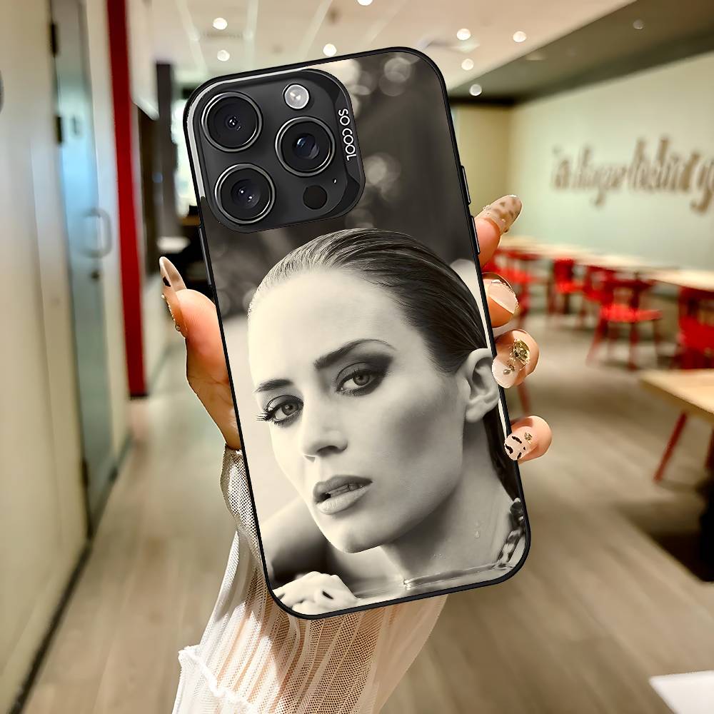 Singer E-Emily B-Blunt Phone C - огляд і ціна Phone Cases Blunt